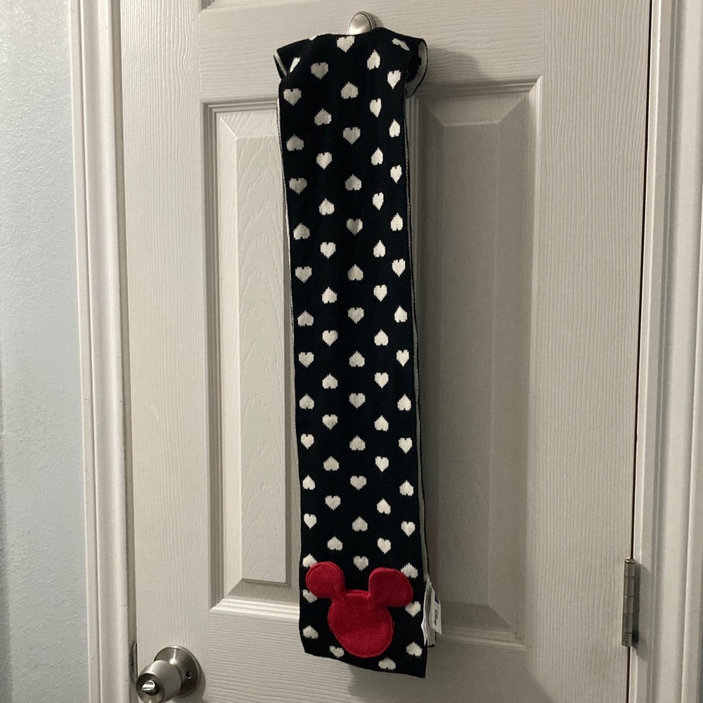 GAP Disney Black and White Heart Scarf